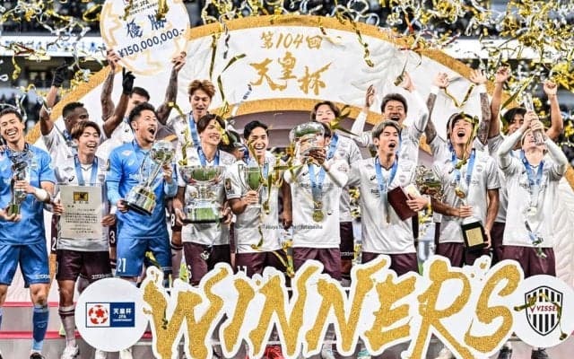 「可愛い」「ありがとう勝利の女神様！」童顔10頭身“やぶさや”の神戸の天皇杯優勝国立観戦ショットに反響！「な！やぶさや呼んどきゃリーグも優勝間違いない」の声