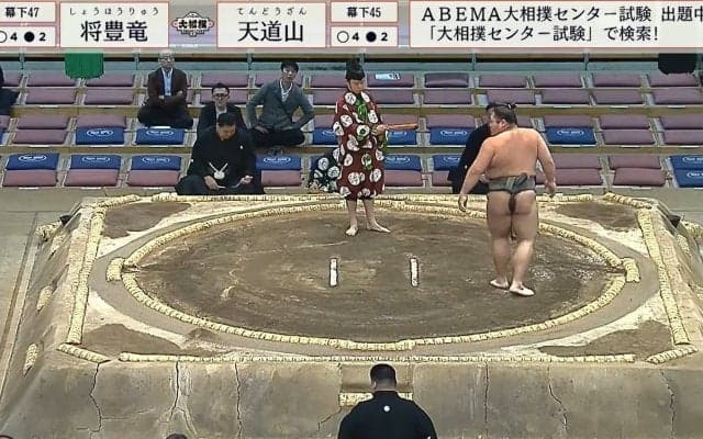 「おい、どうした？」勝った力士、“まさか”のアクシデントに心配顔 負けた力士が土俵下に…館内ざわめき