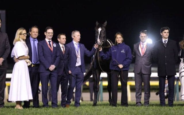 オーギュストロダン引退お披露目式…オブライエン師「日本のファンの皆様にも感謝を申し上げたい」