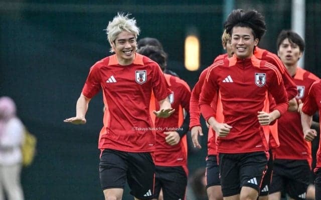 「凄いフラッグ！愛され方がハンパない」伊東純也＆中村敬斗“ランス兄弟”のゴール裏掲出ビッグフラッグに反響！「かわい〜！」「2人とも特徴掴んでてよき」の声