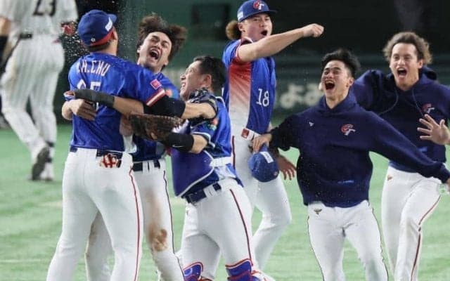 「シンプルに台湾強かった」プレミア12初優勝に輝いた台湾の激闘に日本ファンからも賛辞「男泣きの選手たちに感動」【プレミア12】