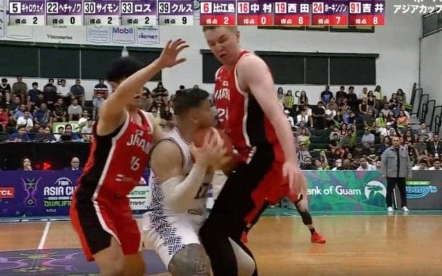 何が起きた？ “208センチの壁”が「あれは嫌だ」  相手選手が絶望… ホーキンソンの“鬼ディフェンス”「見えない」「圧がエグい」