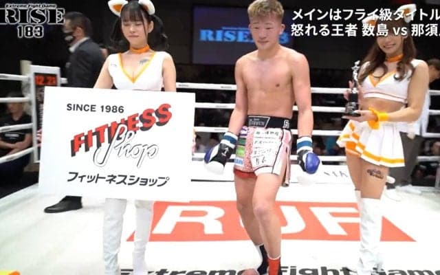 「ラウガ困ってるやん」左ハイで衝撃KOも…“笑撃”行動にラウンドガールが困惑 “クセつよ”ファイターにファン注目