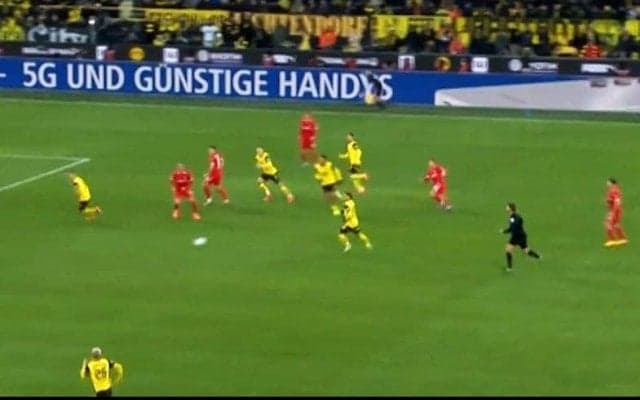 マジかよ…堂安律、“完璧スルーパス”でドルトムント守備陣を切り裂く！「決めてほしい」アシスト未遂の一部始終にファン落胆