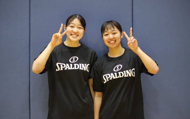 【全日本インカレ開幕特別対談】  春高女王で「ずっとライバル」の先輩後輩が大学日本一を争う  就実高出身セッター、岩本沙希（日本体大）と河本菜々子（青山学院大）