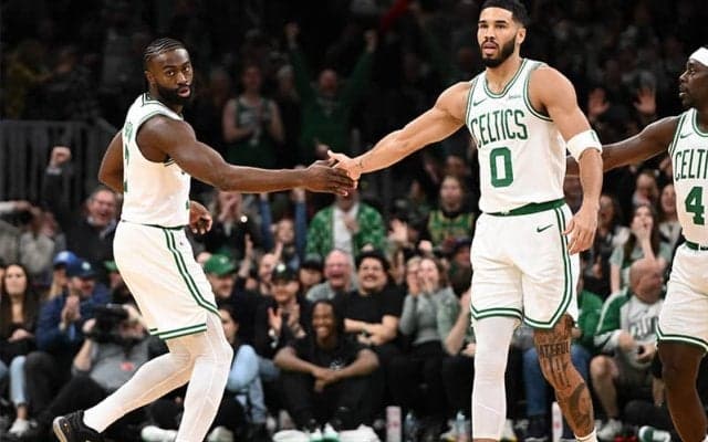 ブラウン＆テイタムのダブルエースが躍動…イースタン2位でキャブスを追走