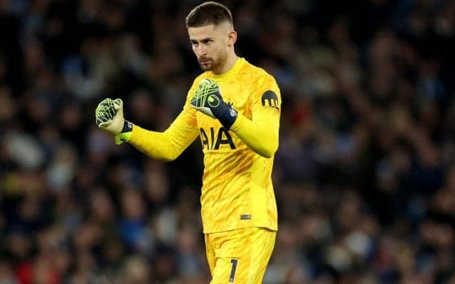 トッテナムに痛手…守護神ヴィカーリオが右足首の手術で長期離脱に