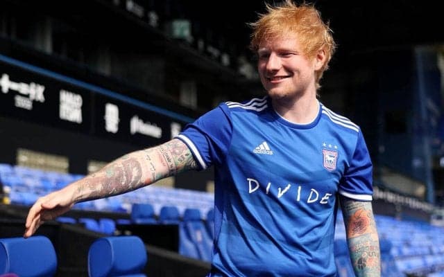 「流石に常識がない」「無礼すぎ」初陣終えたアモリム監督のインタビューにまさかの乱入…エド・シーランが自身の行動を謝罪「怒らせてしまったなら謝罪したい」