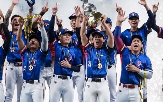 プレミア12制覇後の“深夜の焼肉会”　台湾代表が臨時対応の日本人従業員に1万円の謝礼「わざわざ店を開けてくれたから」