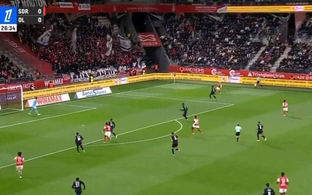 「吸い付いた！」伊東純也の神トラップが話題「まじで磁石でもついてんのかと」ロングボールを完璧に“ビタ止め”した瞬間