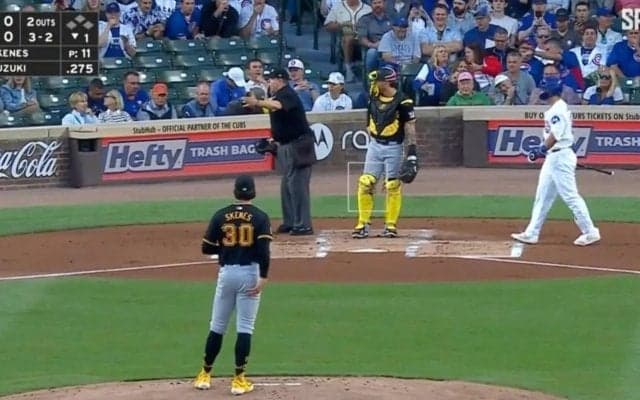 ブチギレ審判が“大暴れ”！ 新人王の“生意気な態度”に大激怒… 監督にも噛み付く珍プレー「あの顔w」「またこの審判か」