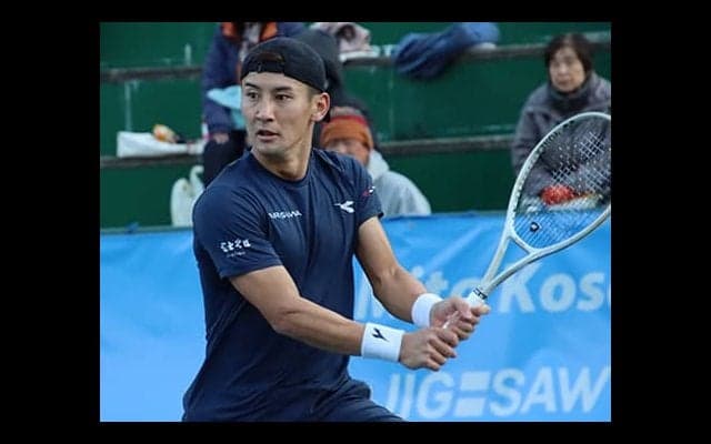 島袋将、日本勢対決制し初戦突破