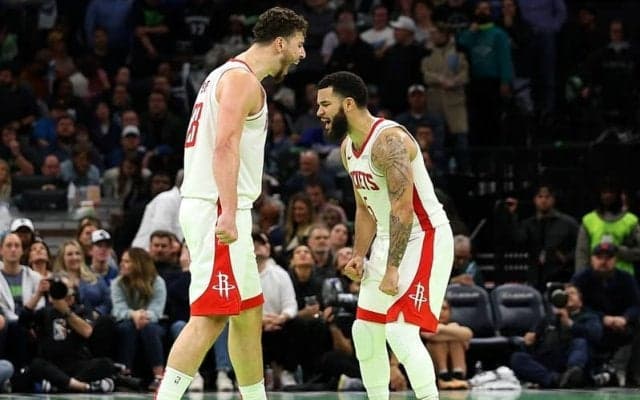 ウルブズとの延長戦を制したロケッツが3戦無敗でNBAカップのグループリーグを突破