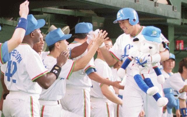 低年俸で「移動のお金がない」…深夜の昇格電話　妻のヘソクリ10万円が生んだ初HR