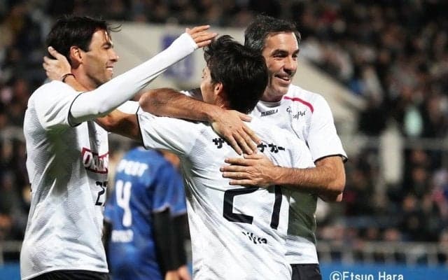 ｢老けた｣｢イケオジ｣｢誰？｣42歳の元ブラジル代表カカ、51歳の元フランス代表ピレス、48歳の元スペイン代表モリエンテス、42歳の元アルゼンチン代表サビオラら活躍【世界と日本のレジェンド｢夢の一戦｣】写真ギャラリー