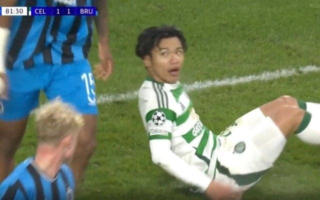 触んなよ…！ 旗手怜央、“異変”が起きた？「そりゃキレる」 相手選手に無理やり起こされてイラッ…「スイッチ入ったな」