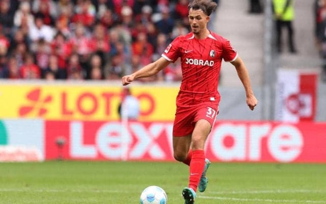 フライブルクが生え抜きのU-21ドイツ代表DFローゼンフェルダーと契約延長