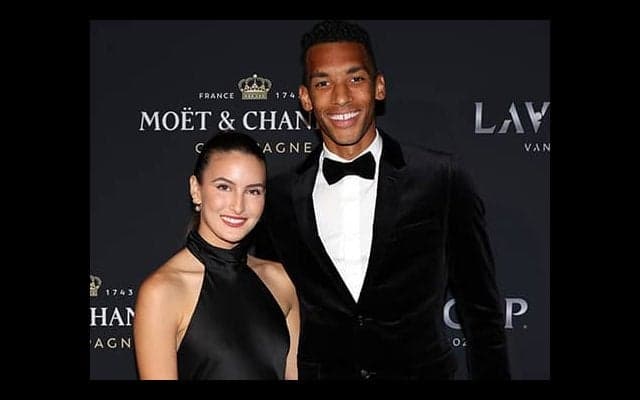  オジェも報告 婚約発表のオフシーズンに 