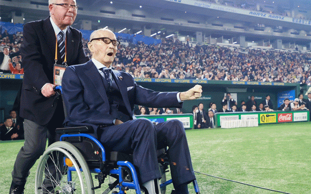 巨人ファンフェスタで“ON結成”　長嶋氏と王氏が90周年セレモニー参加、場内どよめき