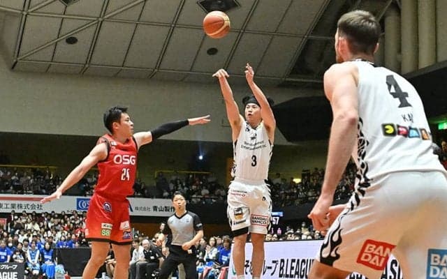 島根が大熱戦の首位対決で先勝…日本代表トリオ擁する三遠は連勝9でストップ