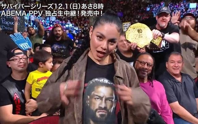 ハリウッド女優が突如、プロレスの観客席に…！ “コスプレ”登場に会場騒然