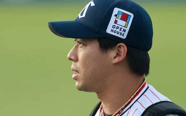 新ユニのキャプテンが「カッコイイっす！」　鮮やか緑…お披露目に「結構派手ですね」