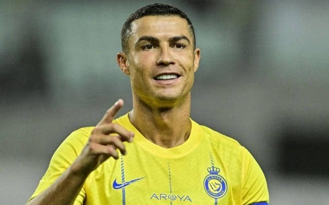 「CR7と並んでＪリーガーが選出されている」世界的スターとJリーガーがともにベストイレブン入り！「陸〜クリロナのラインは胸熱」「ロナウドと同じとこに名前あるの凄すぎ!」などの声