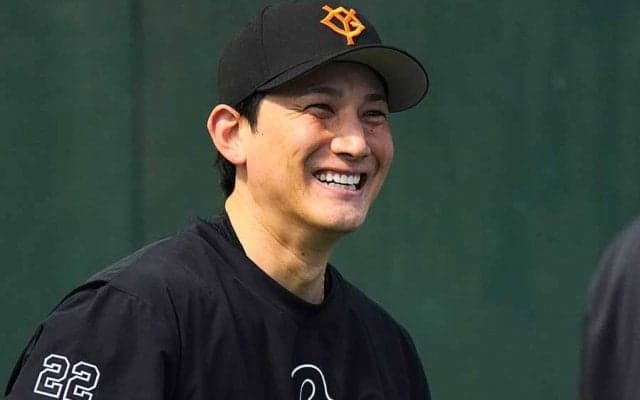 小林誠司に“あーん”「夫婦すぎる」　イチャイチャ2Sに巨人ファン歓喜「可愛すぎる」