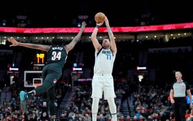 ドンチッチが5試合ぶり復帰戦で36得点…マブスはブレイザーズとの激しい点の取り合いに勝利