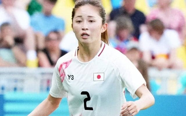 ｢TDLだったら大変｣長谷川唯ら世界ベスト11候補2人と離脱中の清水梨紗ら最強なでしこ4人組が“耳カチューシャ”姿｢まさにパリピ｣｢みんな可愛い｣パリ満喫ショット