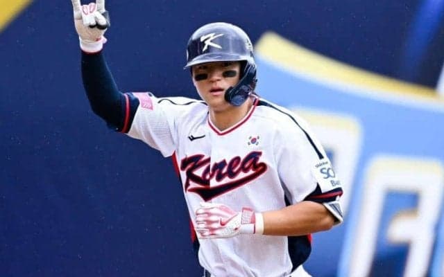 「頭から離れない」韓国球界の至宝が日本語で“青い珊瑚礁”を熱唱　ファン感での女装パフォが話題沸騰「なぜ松田聖子なんだ」