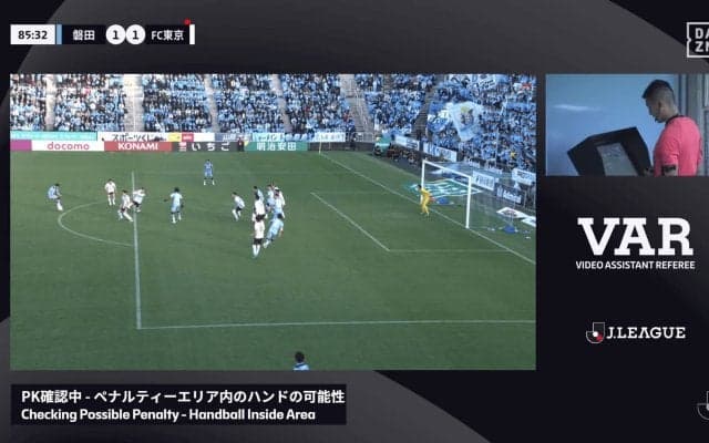 VARでも判別困難！「わかんねえ…」「PKか？」“微妙な位置”でのハンド→４分後にまさかの結論！ 磐田の運命を左右する重要すぎるジャッジ
