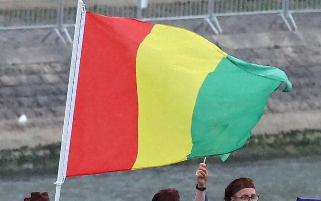 ギニアで悲劇…審判への抗議で石を投げ込み衝突発生、子供含む50名以上が少なくとも死亡