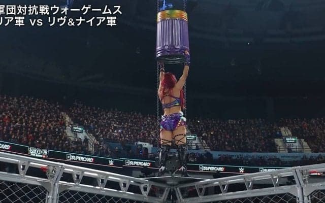 日本人女子レスラーに世界が“ドン引き” 高さ6メートルから…狂気のトラッシュ缶“背面”ムーンサルトに会場熱狂