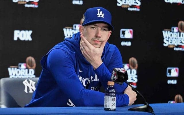 ド軍FA右腕が“意味深投稿”…ライバル球団へ移籍？　人気の30歳がまさかのアピール