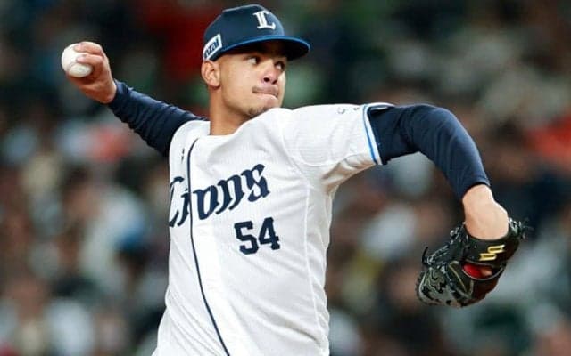 西武が手放した29歳守護神「なんでや」　キレキレ魔球で奪三振ショー…衝撃表す“28/49”