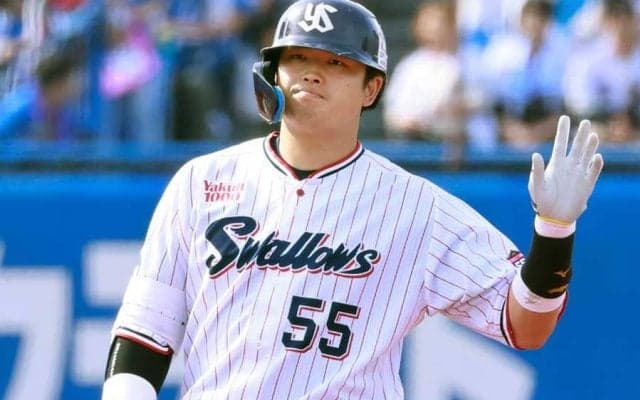 “ブルー”のヤクルト新ユニ　着用した村上「いいんじゃない？」…ファンも「いい色」と反応