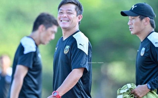 【記者が遠征先で見た「川崎・鬼木達監督の素顔とプロ魂」(1)】バンコクで微塵も見せなかった父親の逝去の影響。感動的な再会とつらい別れを同時に迎えたACLの48時間