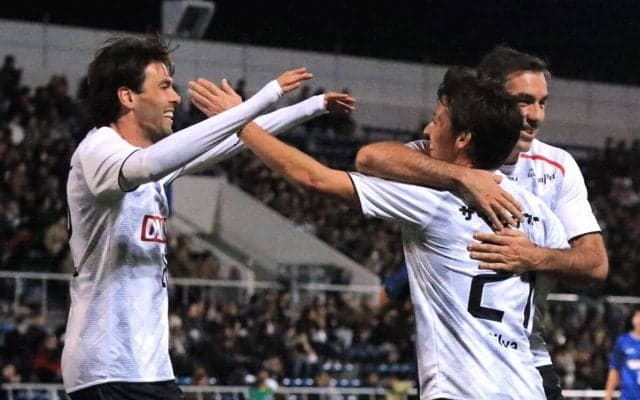 ダビド・シルバやカカなど欧州サッカーのレジェンドたちが日本に集結　元日本代表たちを相手に華麗なプレーで魅了