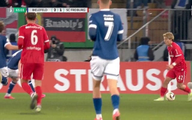 スタジアム騒然…堂安律が圧巻アシスト！ 古巣相手に芸術的ピンポイントクロス「完璧」「フェイントが効いてる」SNS沸騰