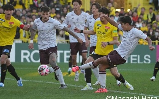 厳密すぎる｢オフサイド判定｣と、勝点1プラスでも｢すんなりと優勝が決まらない｣Jリーグ【Jリーグ優勝争いを左右｢柏VS神戸戦｣のVARは正しかったのか】(3)