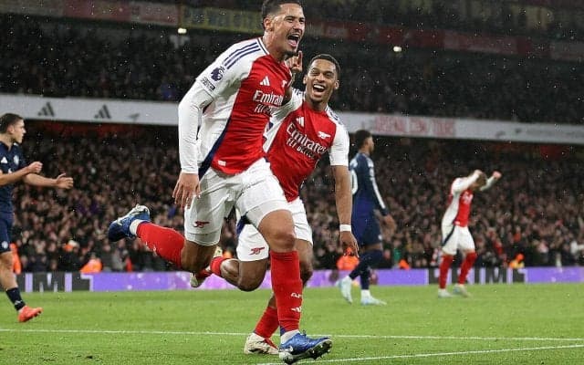 アーセナルが新生ユナイテッドに初黒星与える公式戦4連勝！　CKからティンバー＆サリバ弾【プレミアリーグ】