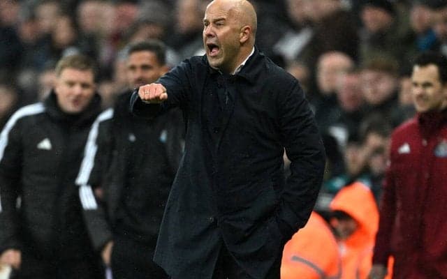 「2ポイントを落としたのは残念」難所での乱打戦をドローで終えたリバプール…スロット監督は大活躍のサラーにも触れ「特別な選手」