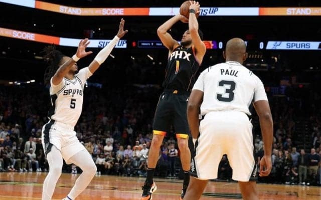 サンズ在籍10年目のデビン・ブッカーがNBA史上9番目の若さで通算1万5000得点を突破