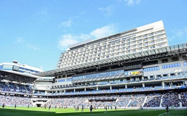 「イルミネーションで輝いてたー！」長崎ピーススタジアムの光り輝く“冬仕様”にファン興奮！「試合がなくてもこーやって街のシンボルとして成り立ってるのすごい」の声