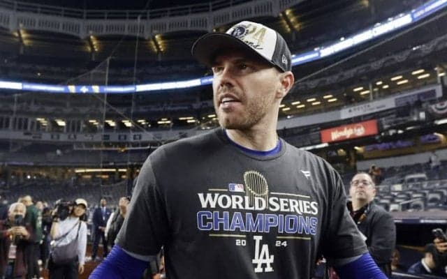 「あなたの銅像が待ちきれない」WS“MVP男”に止まぬ称賛　笑顔で術後の様子公開「リングのための価値がある」