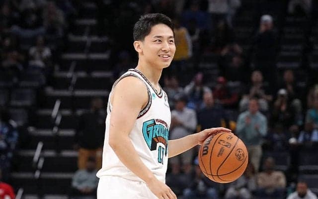 河村勇輝が現地記者に“日本のジェリービーンズ”プレゼント「ロッカーには箱が山積みだった」