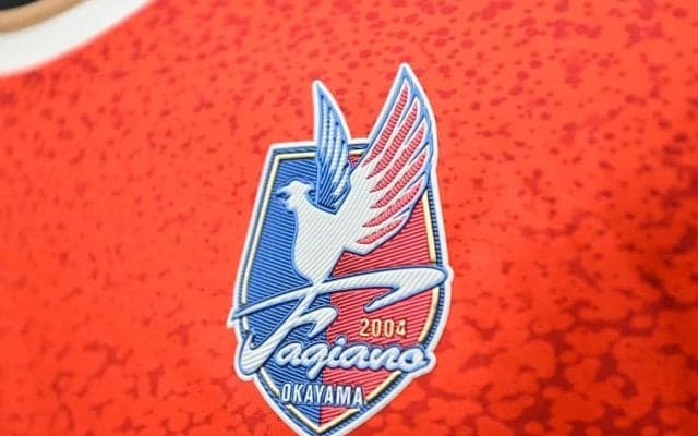 「勝利への気持ちがこもった素敵な字」J1昇格PO決勝へ挑む岡山の合言葉『全員で勝つ！』の筆文字ユニフォームに反響！「カッコよすぎる」「商品化して欲しい」の声