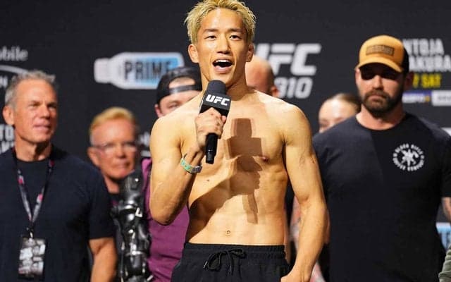 【UFC】朝倉海、“通訳なし”のハプニングも一転……公開計量後のマイクで現地ファンから大歓声浴びる  「王者になってフライ級を変える」