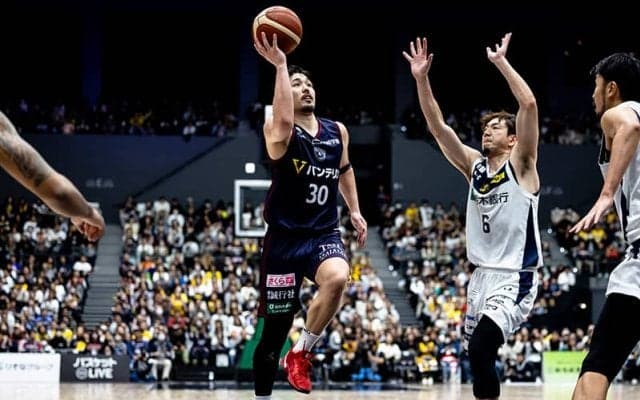 残り2分半から須藤昂矢が怒涛の連続得点…横浜BCが宇都宮に逆転勝利